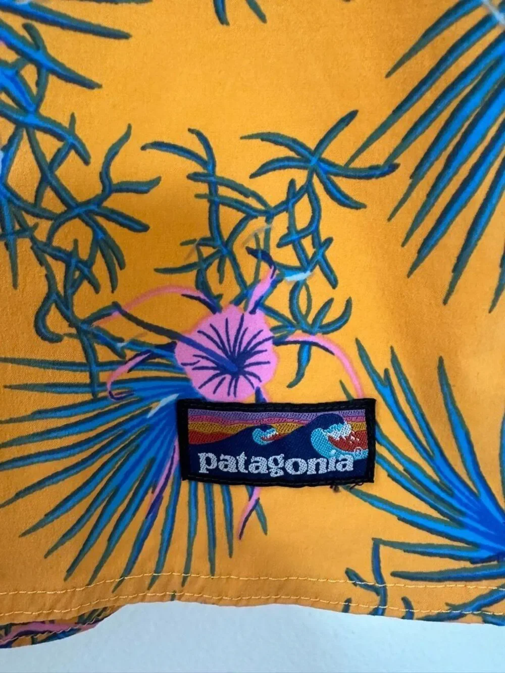 Patagonia Mens Palm Tropical Floral Wavefarer Boardshorts Saffron Orange Size 34